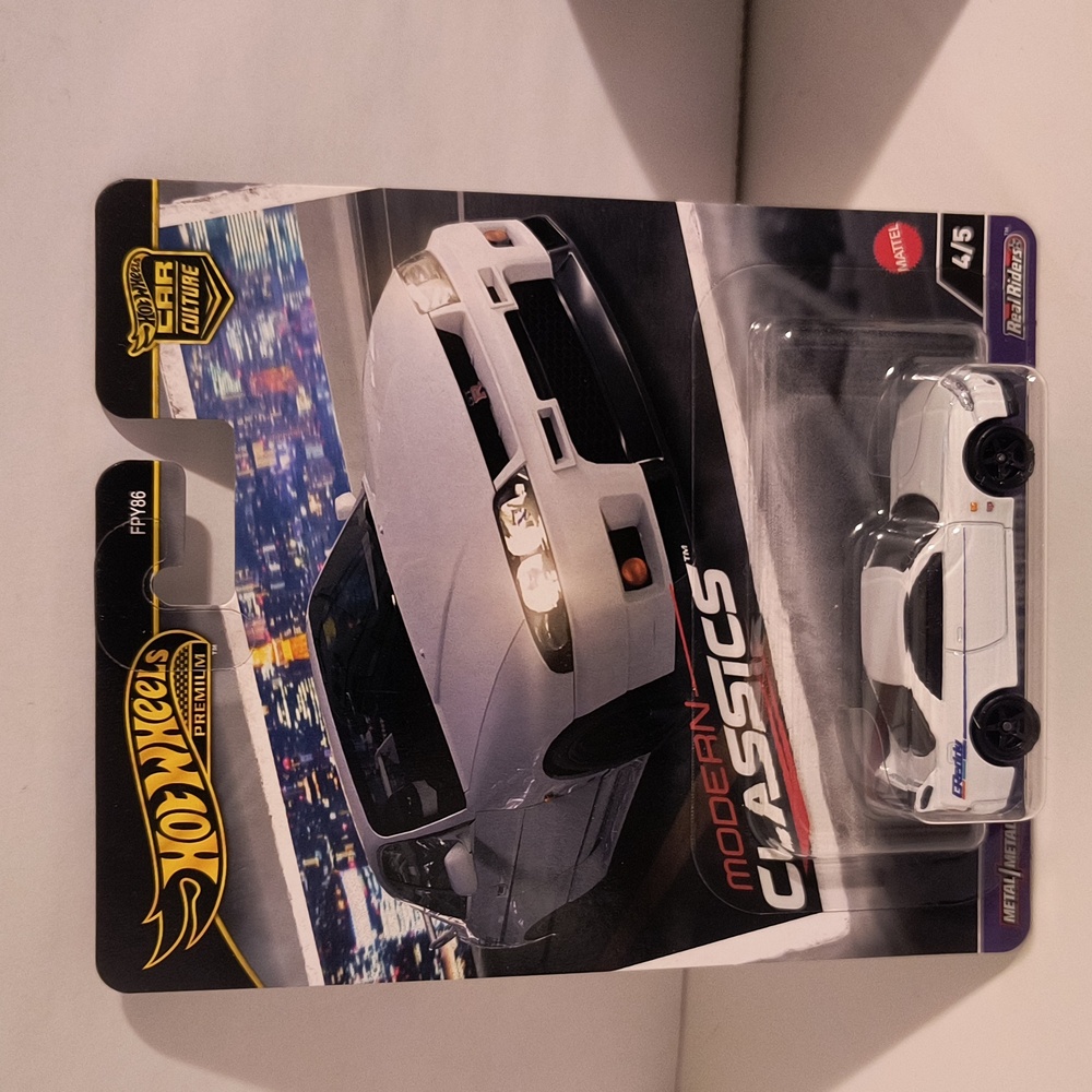 B24 Hot Wheels  Nissan Skyline GT-R BCNR33 classics make an offer
